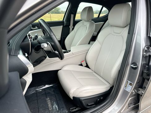 Used 2024 Genesis G70 2.5T RWD image 11