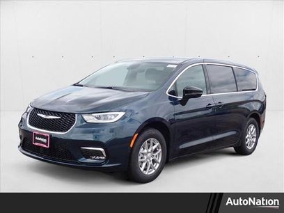 New 2025 Chrysler Pacifica Select