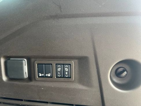 Used 2024 GMC Yukon Denali AWD/4WD image 26