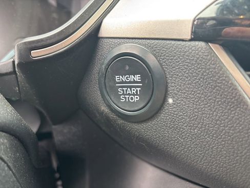 Used 2020 Ford Escape SE image 12