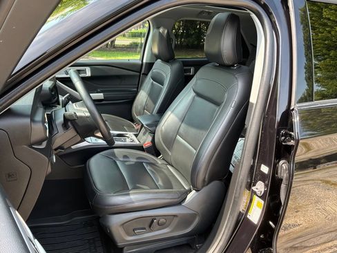 Used 2023 Ford Explorer XLT w/ Equipment Group 202A AWD/4WD image 14