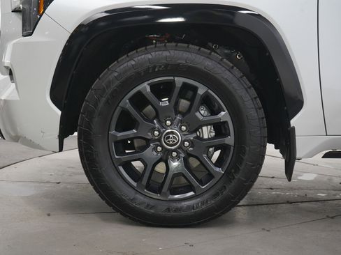 Used 2023 Toyota Sequoia Platinum image 32