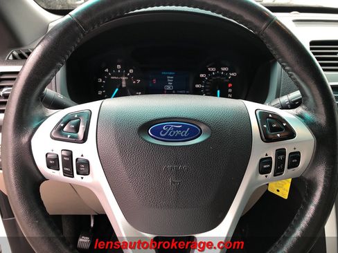 Used 2015 Ford Explorer XLT image 13