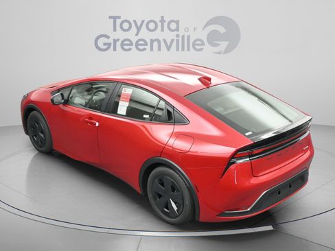 Used 2025 Toyota Prius LE FWD image 7