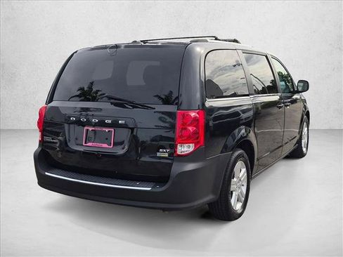 Used 2019 Dodge Grand Caravan SXT FWD image 5