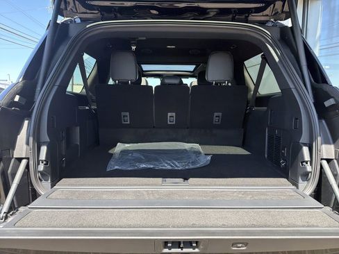 New 2026 Lincoln Navigator L Reserve AWD/4WD image 12