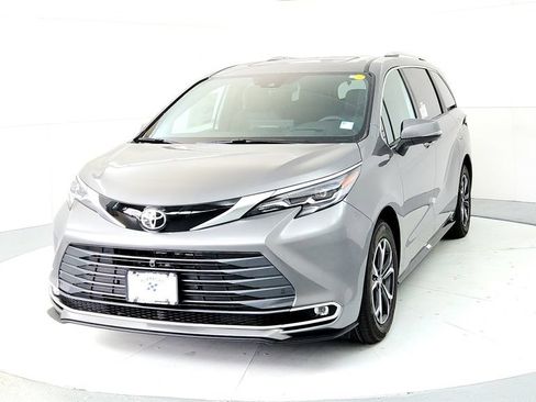 New 2026 Toyota Sienna Platinum AWD/4WD image 2