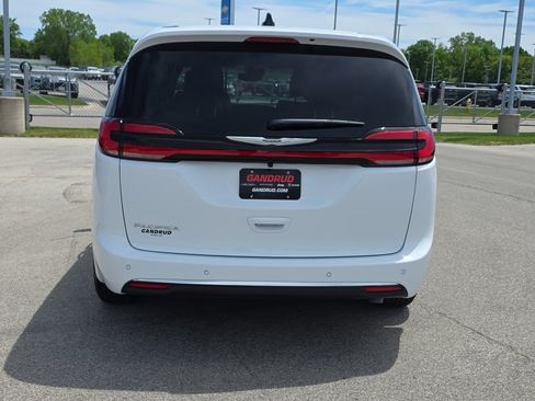New 2026 Chrysler Pacifica Select FWD image 6
