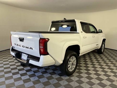 Used 2025 Toyota Tacoma SR5 AWD/4WD image 9