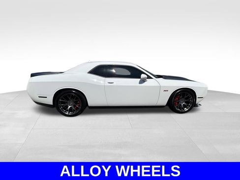 Used 2015 Dodge Challenger SRT image 3