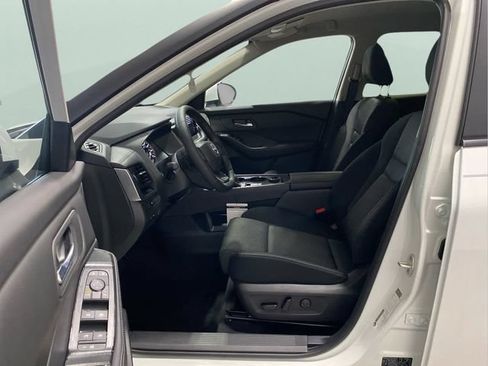 Certified 2025 Nissan Rogue SV AWD/4WD image 9