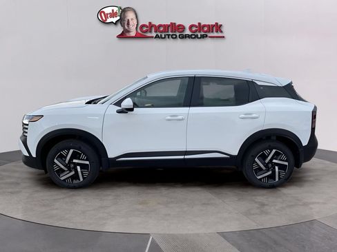 Used 2026 Nissan Kicks SV FWD image 2