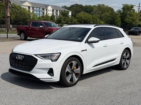 Used 2022 Audi e-tron Premium Plus w/ Premium Plus Package AWD/4WD image 3