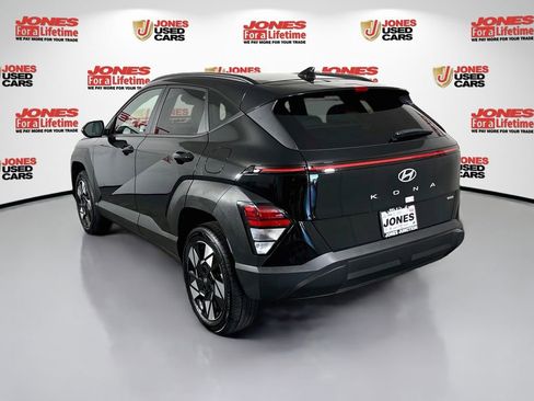 Certified 2025 Hyundai Kona SEL AWD/4WD image 2