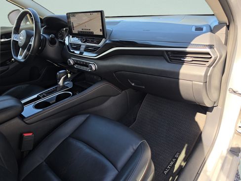 Used 2024 Nissan Altima 2.5 SR w/ SR Premium Package FWD image 17