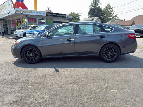 Used 2018 Toyota Avalon Touring FWD image 3