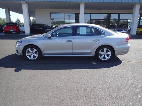Used 2012 Volkswagen Passat 2.5 SE FWD image 2