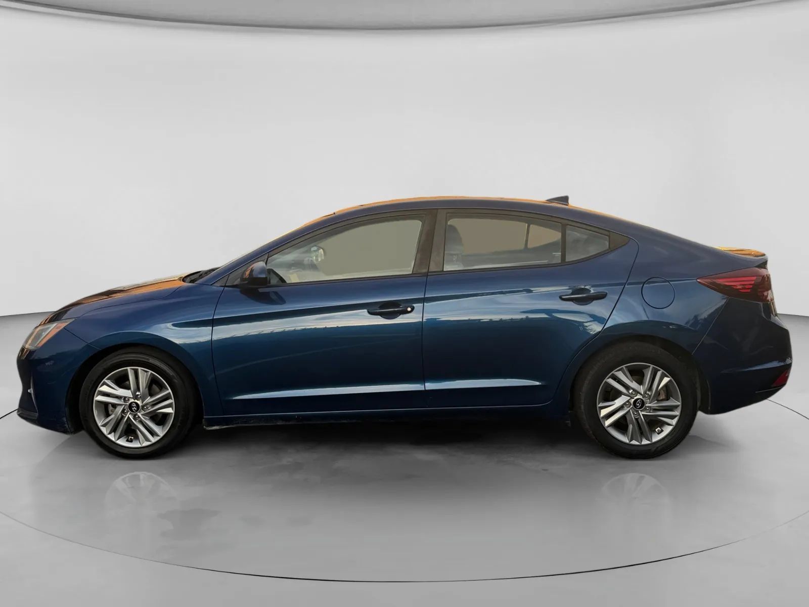 Used 2020 Hyundai Elantra SEL FWD image 2