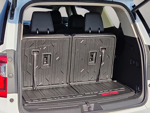 Used 2023 GMC Acadia Denali FWD image 8