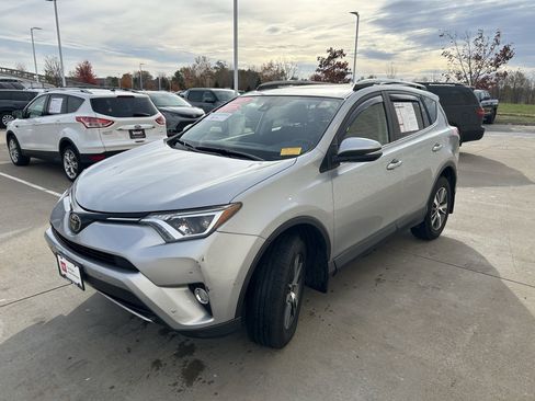 Used 2018 Toyota RAV4 XLE image 3