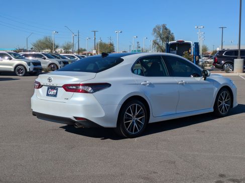Used 2023 Toyota Camry XLE image 5