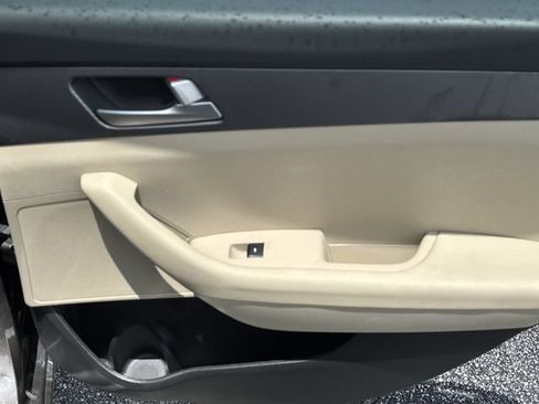 Used 2017 Hyundai Sonata SE FWD image 16