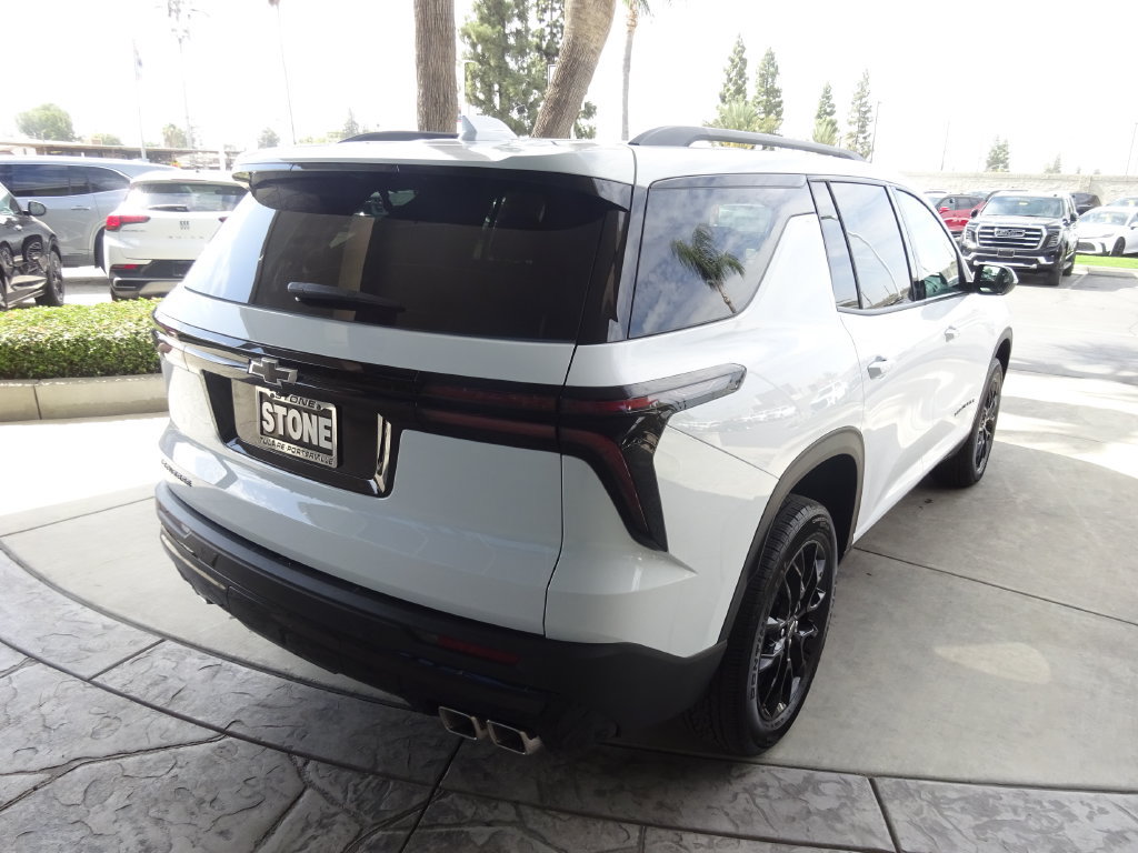 Used 2026 Chevrolet Traverse LT w/ Midnight/Sport Edition FWD image 7