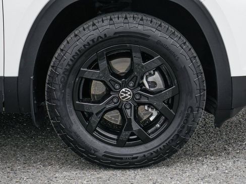 Used 2025 Volkswagen Atlas Peak Edition SE AWD/4WD image 47