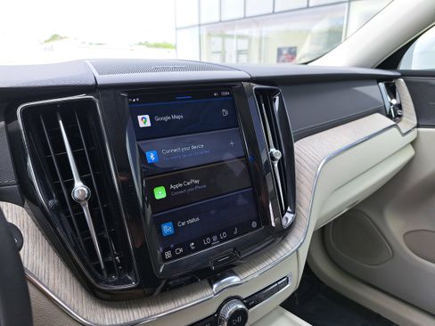 Used 2022 Volvo XC60 B5 Inscription w/ Climate Package image 11