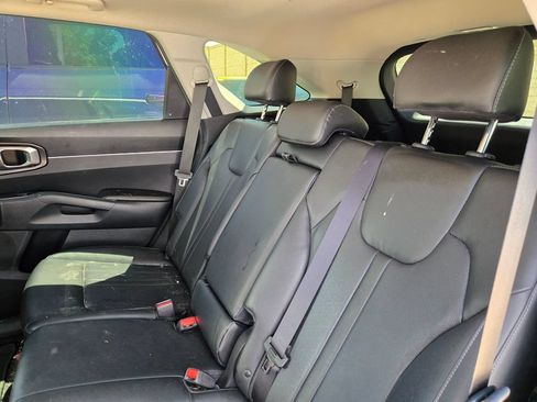 Used 2022 Kia Sorento S w/ Panoramic Sunroof Package FWD image 11
