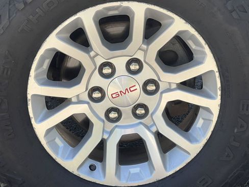 Used 2017 GMC Sierra 1500 SLE w/ SLE Value Package AWD/4WD image 6