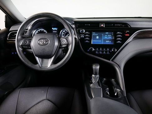 Used 2018 Toyota Camry LE FWD image 11