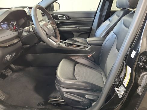 Used 2025 Jeep Compass Latitude w/ Altitude Special Edition AWD/4WD image 7