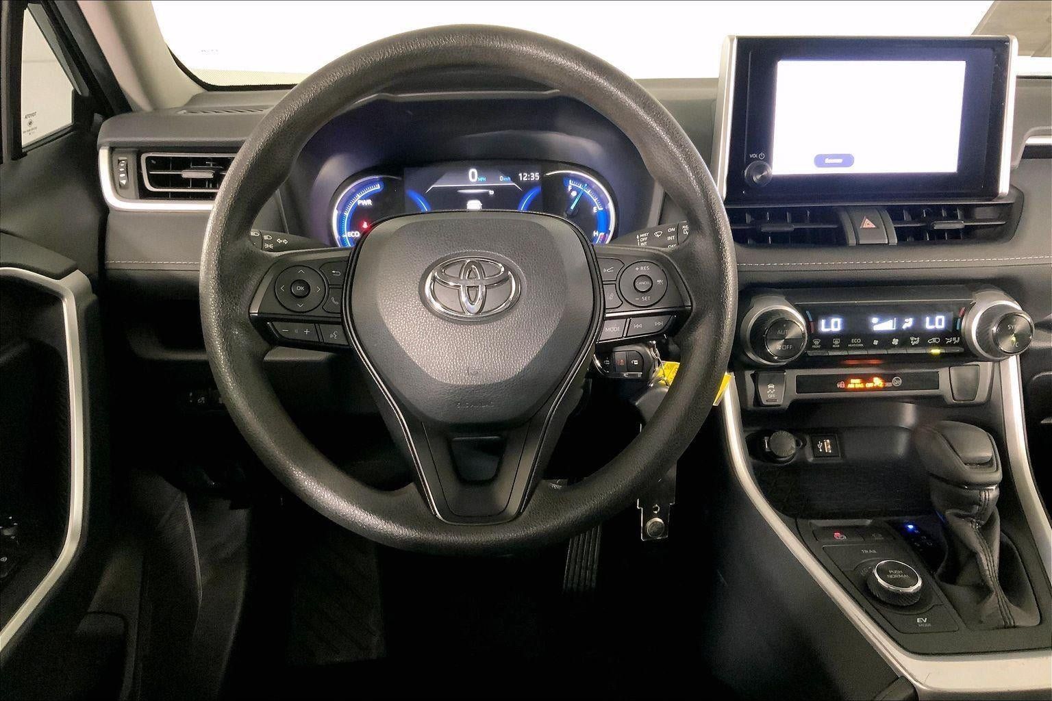 Used 2025 Toyota RAV4 LE AWD/4WD image 5