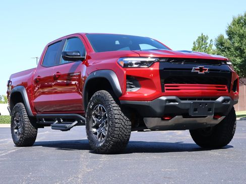 Used 2025 Chevrolet Colorado ZR2 AWD/4WD image 1
