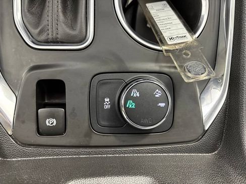 Used 2020 Chevrolet Traverse LT w/ LT Premium Package AWD/4WD image 14