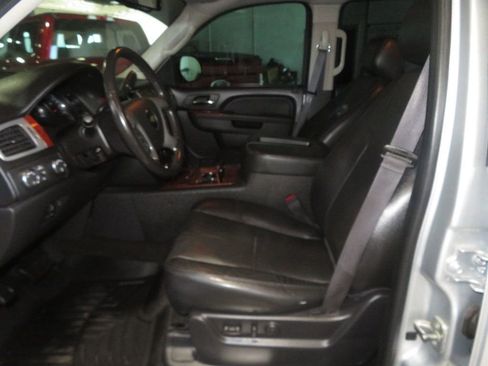 Used 2013 Chevrolet Avalanche LTZ image 18