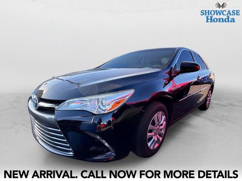 Used 2017 Toyota Camry FWD image 2