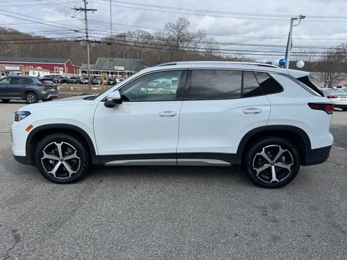 Used 2025 Volkswagen Tiguan SE image 8