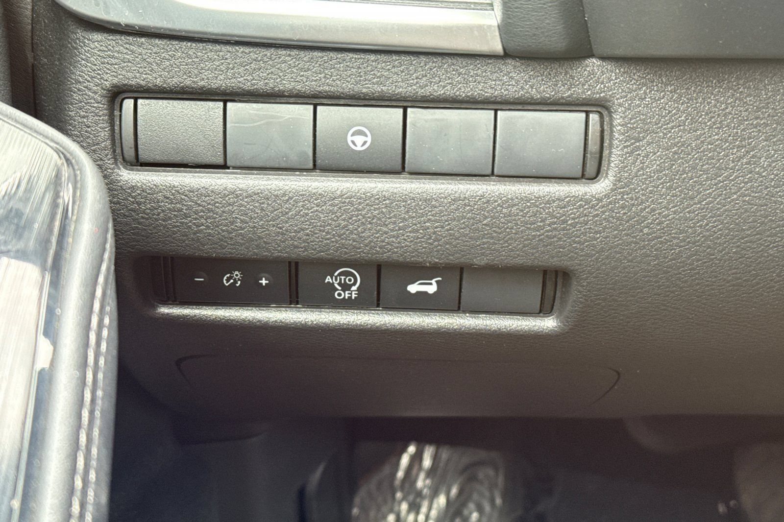 Used 2025 Nissan Rogue SV FWD image 37