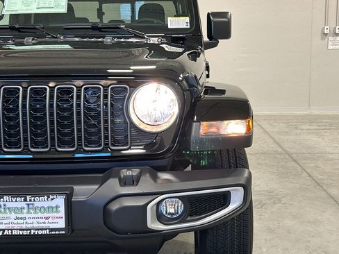 New 2026 Jeep Gladiator Sport image 10