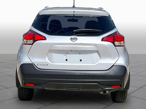 Used 2019 Nissan Kicks S FWD image 5