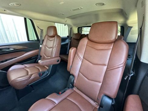 Used 2015 Cadillac Escalade Premium image 40
