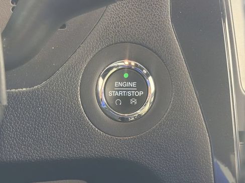 Used 2018 Ford Explorer XLT w/ Equipment Group 202A AWD/4WD image 9