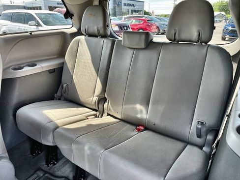 Used 2017 Toyota Sienna XLE AWD/4WD image 25