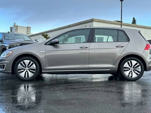 Used 2016 Volkswagen e-Golf SE w/ DC Fast Charging Package image 7
