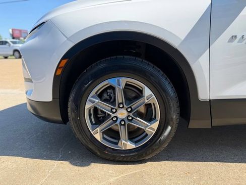 Used 2024 Chevrolet Blazer LT FWD image 4