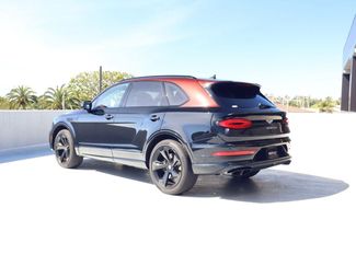 Used 2025 Bentley Bentayga video 3