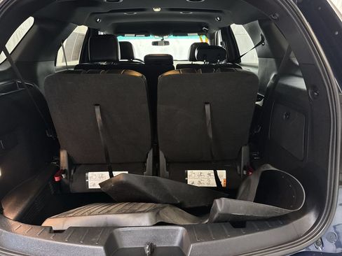 Used 2017 Ford Explorer XLT w/ Equipment Group 202A AWD/4WD image 22