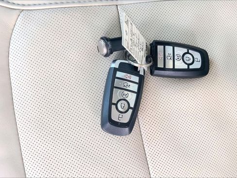 Certified 2018 Ford Explorer Platinum AWD/4WD image 14